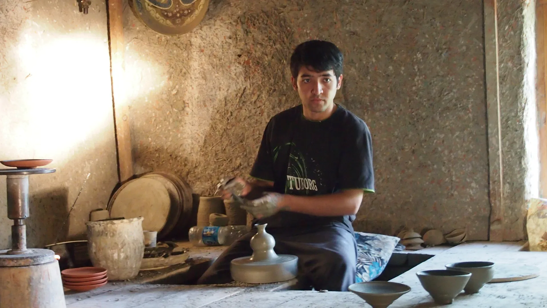 Uzbek pottery craftsman at work